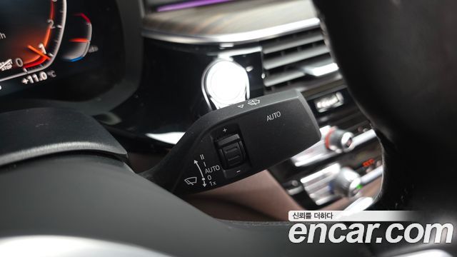 BMW 5-Series 2020 — photo 30