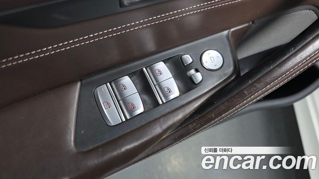 BMW 5-Series 2020 — photo 36