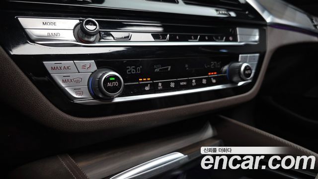 BMW 5-Series 2020 — photo 37
