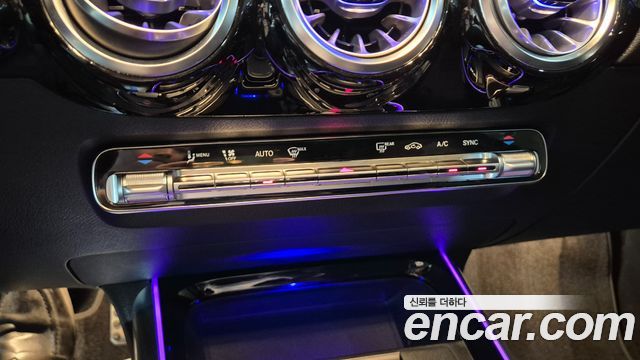 Mercedes-Benz GLA-Class 2022 — photo 17
