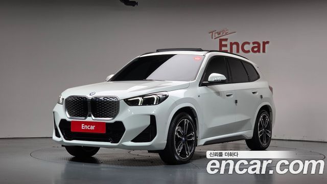 BMW iX1 2025 — photo 1