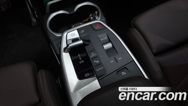 BMW iX1 2025 — photo 9