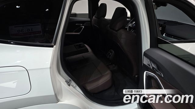 BMW iX1 2025 — photo 12
