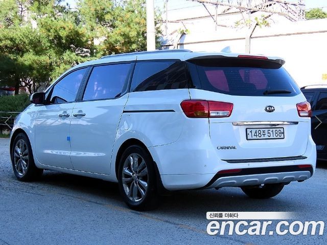Kia Canival 2016 — photo 4