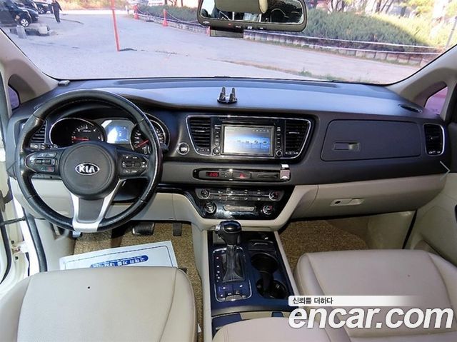 Kia Canival 2016 — photo 9