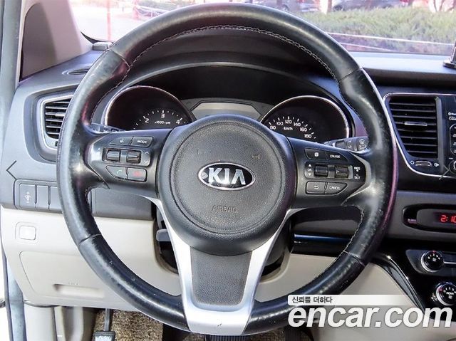 Kia Canival 2016 — photo 10
