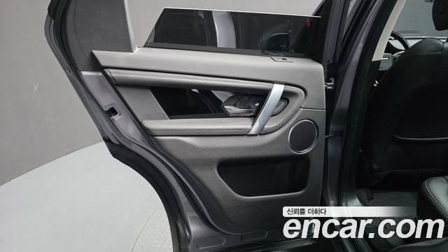 Land Rover Discovery Sport 2022 — photo 15