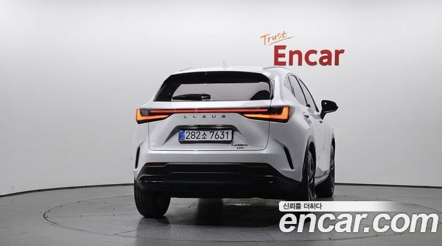 Lexus NX 2025 — photo 4