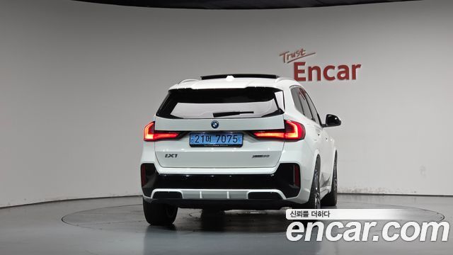 BMW iX1 2024 — photo 4