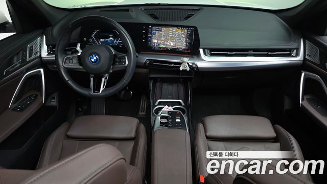 BMW iX1 2024 — photo 10