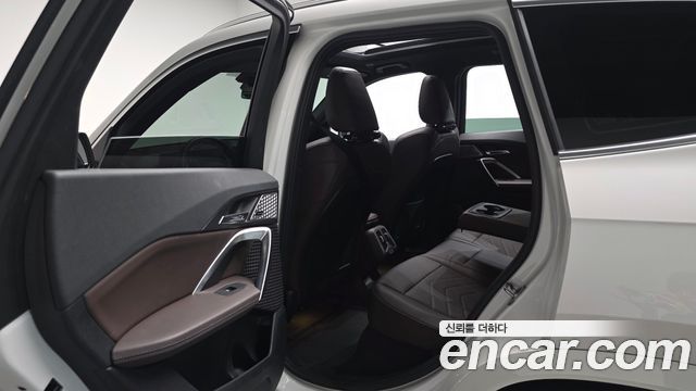 BMW iX1 2024 — photo 18