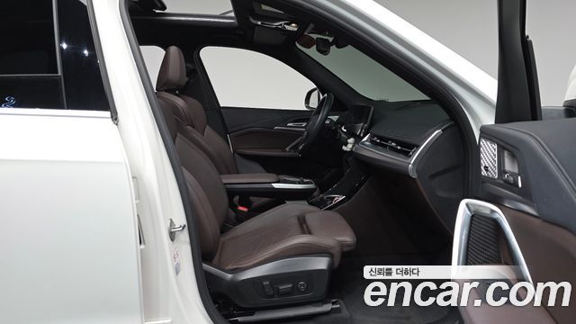 BMW iX1 2024 — photo 16
