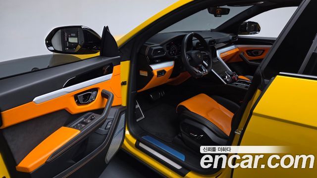 Lamborghini Urus 2020 — photo 10