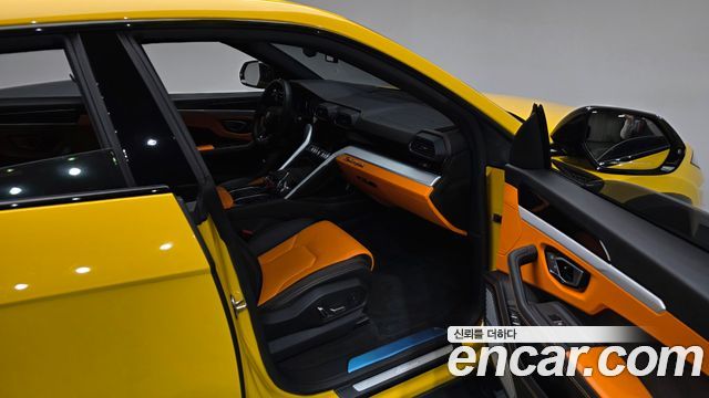 Lamborghini Urus 2020 — photo 11