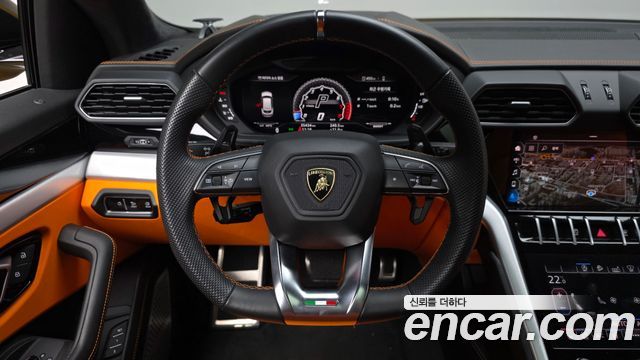 Lamborghini Urus 2020 — photo 13