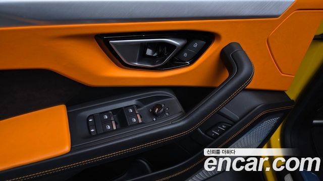 Lamborghini Urus 2020 — photo 18