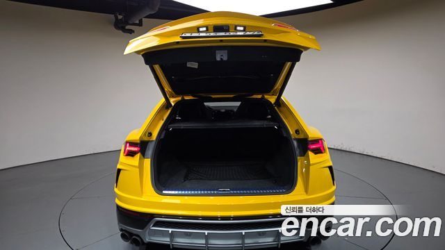 Lamborghini Urus 2020 — photo 20