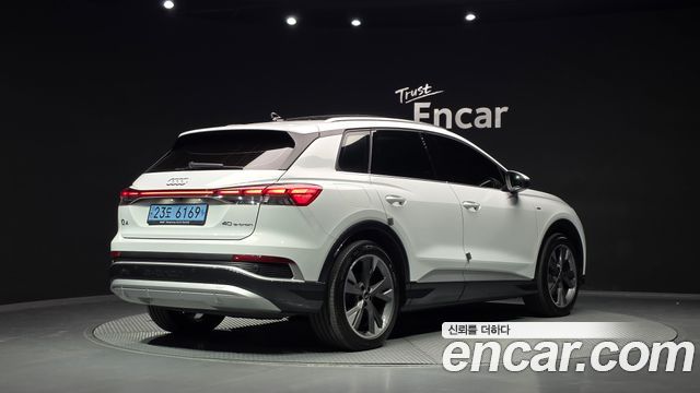 Audi Q4 e-tron 2022 — photo 2