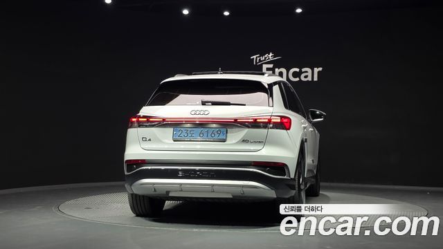 Audi Q4 e-tron 2022 — photo 4