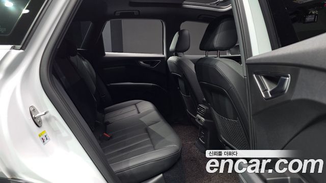Audi Q4 e-tron 2022 — photo 11