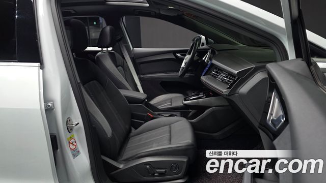 Audi Q4 e-tron 2022 — photo 12