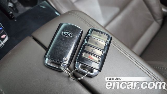 Kia K7 2018 — photo 22