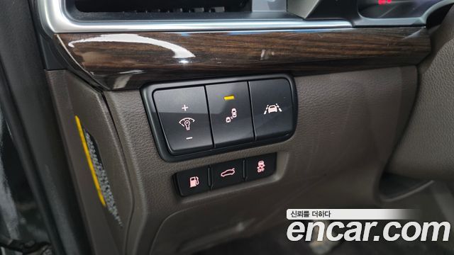 Kia K7 2018 — photo 28
