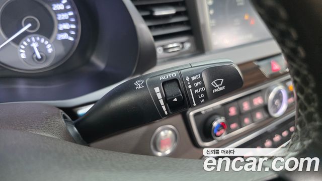 Kia K7 2018 — photo 36