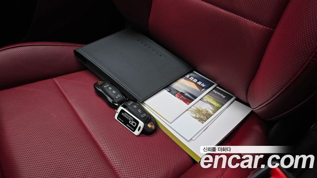 Porsche Macan 2025 — photo 22