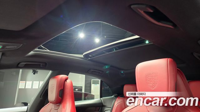 Porsche Macan 2025 — photo 23