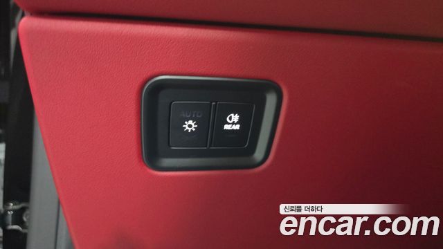 Porsche Macan 2025 — photo 24