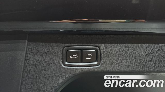 Porsche Macan 2025 — photo 25