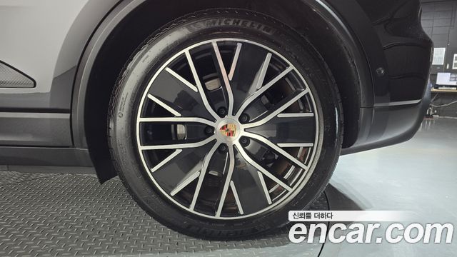 Porsche Macan 2025 — photo 7