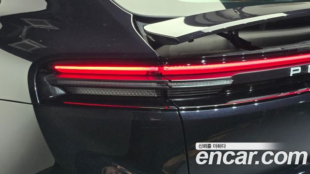 Porsche Macan 2025 — photo 9