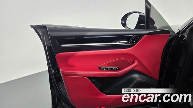 Porsche Macan 2025 — photo 14