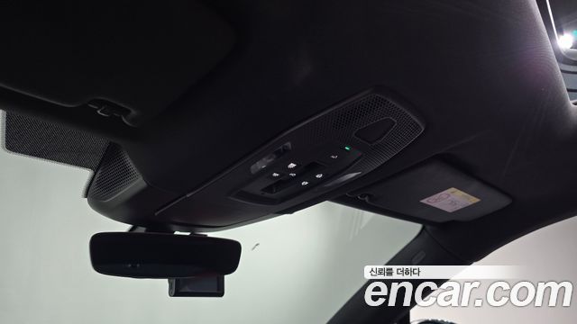 Porsche Macan 2025 — photo 28