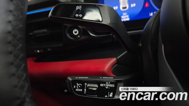 Porsche Macan 2025 — photo 29