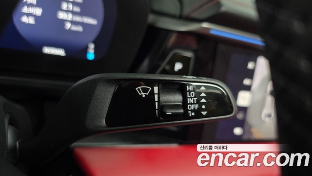 Porsche Macan 2025 — photo 30
