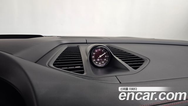 Porsche Macan 2025 — photo 33