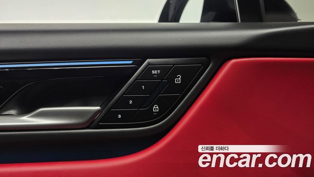 Porsche Macan 2025 — photo 35