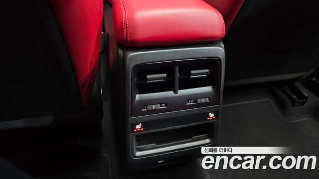 Porsche Macan 2025 — photo 37