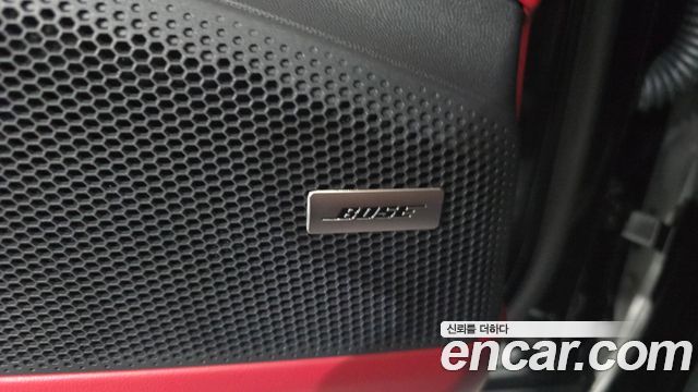 Porsche Macan 2025 — photo 40