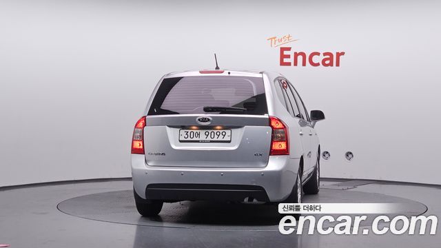 Kia Carens 2010 — photo 4