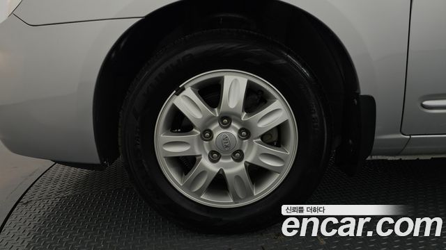 Kia Carens 2010 — photo 5