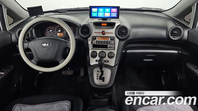 Kia Carens 2010 — photo 7