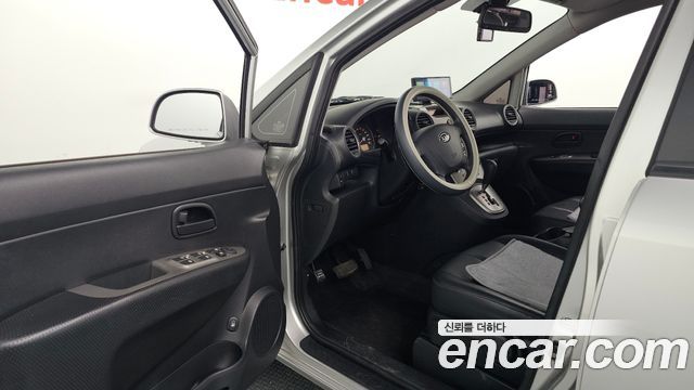 Kia Carens 2010 — photo 10