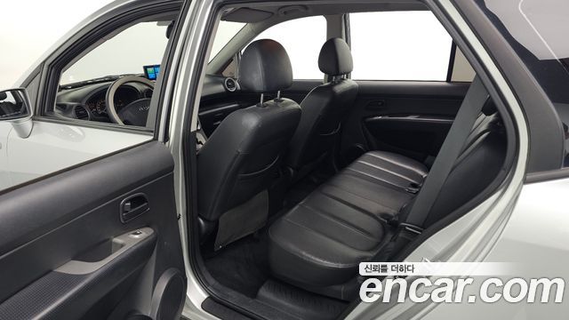 Kia Carens 2010 — photo 12