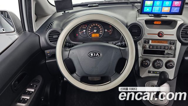 Kia Carens 2010 — photo 13