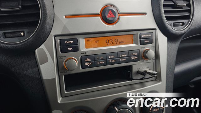 Kia Carens 2010 — photo 16