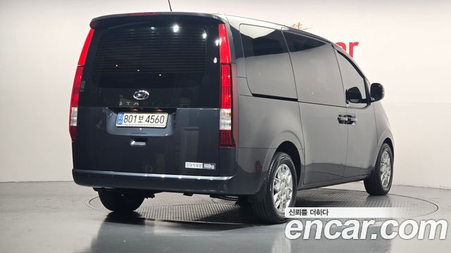 Hyundai Staria 2022 — photo 2